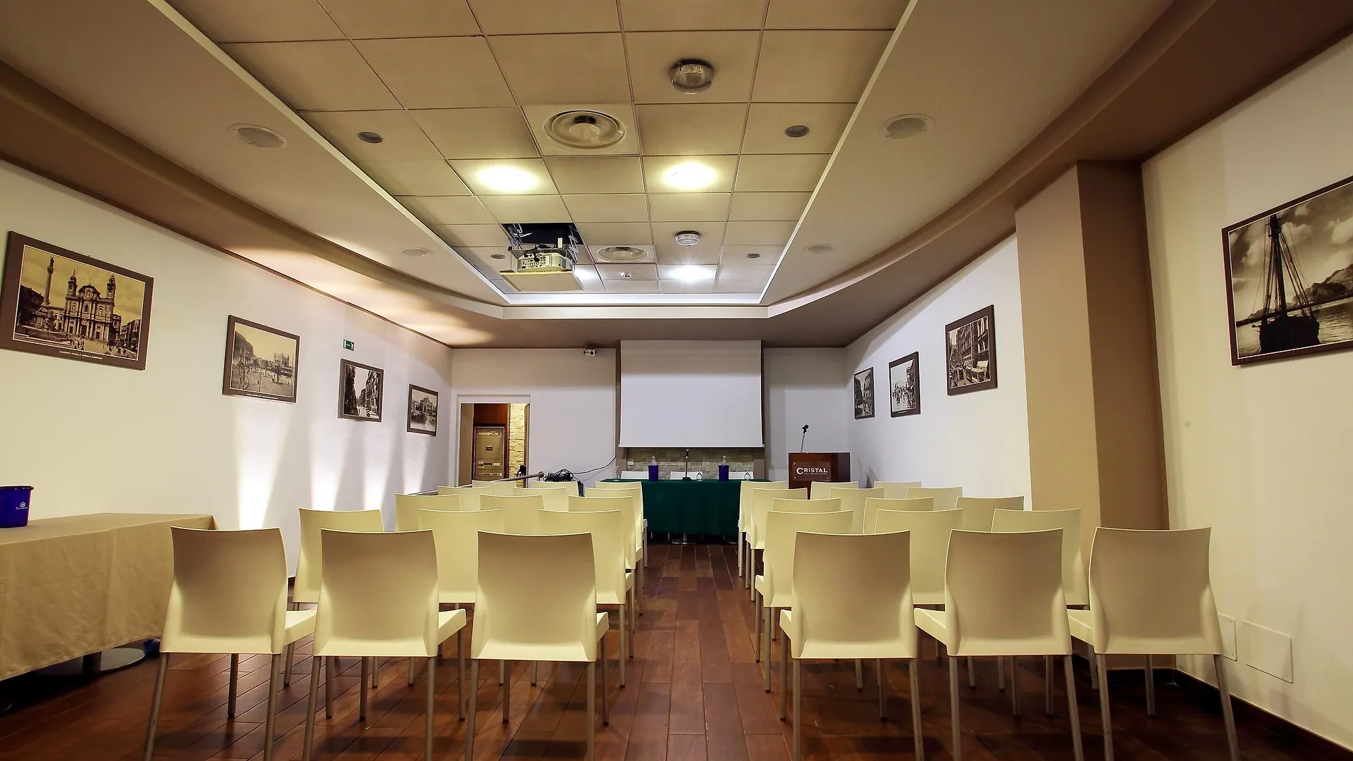 Отель Ibis Styles Palermo Cristal