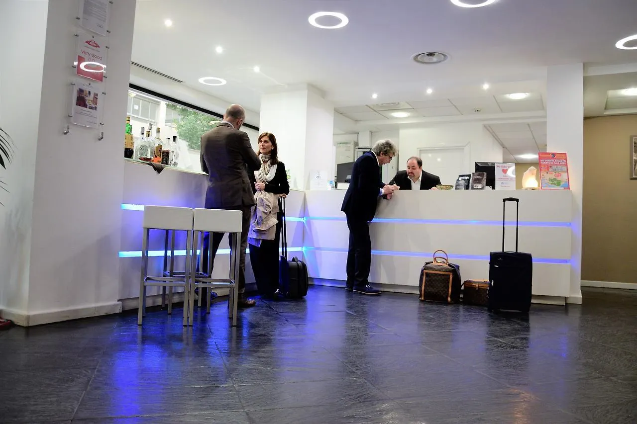 Отель Ibis Styles Palermo Cristal 4*,