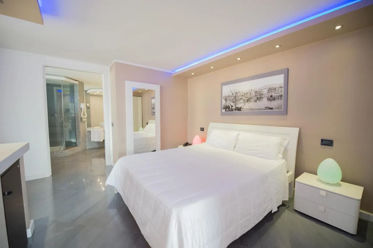 Отель Ibis Styles Palermo Cristal 4*,