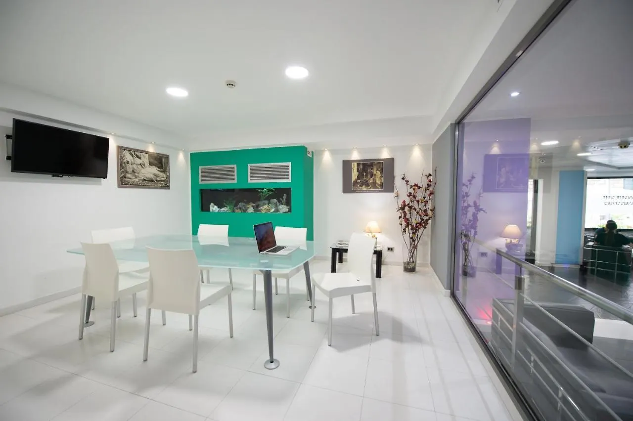 Отель Ibis Styles Palermo Cristal